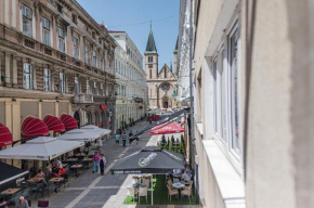 Cute and Cozy Studio with Cathedral View-Excellent Location